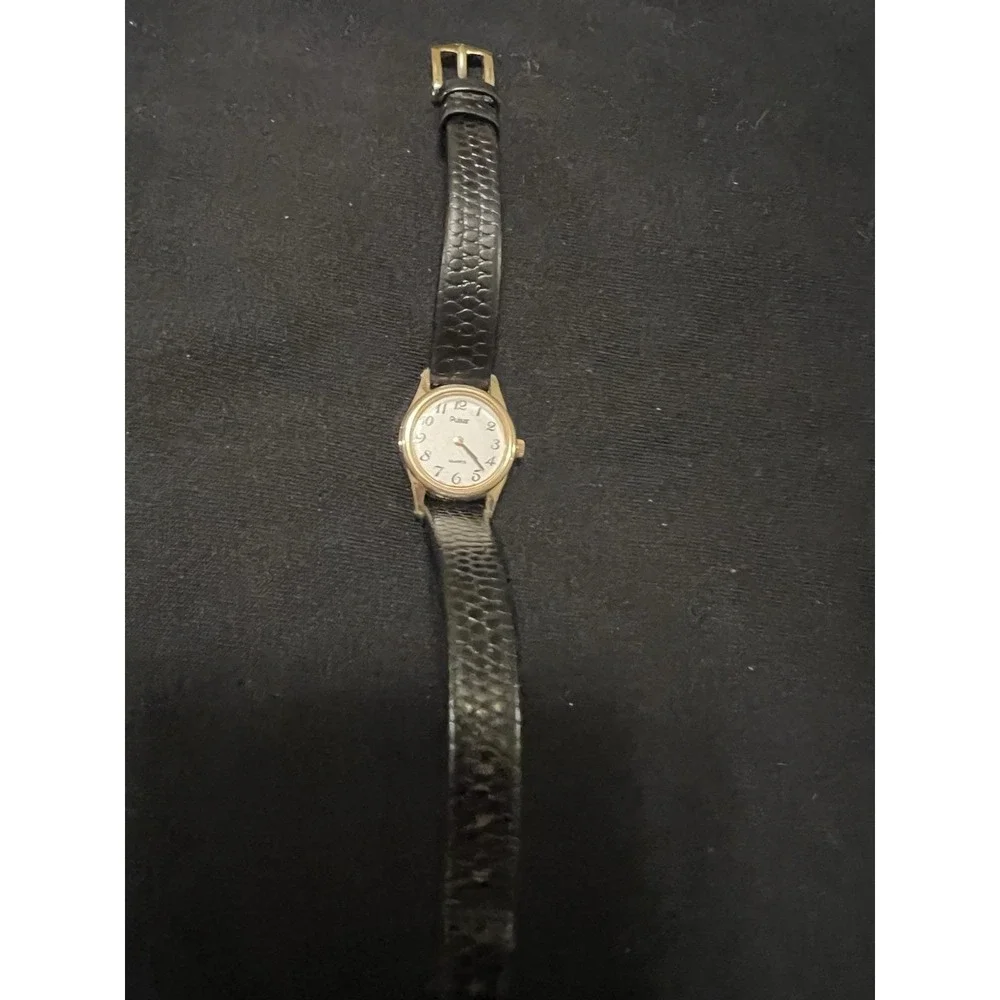 Pulsar Women's Gold Tone Embossed Leather Strap Watch Vintage